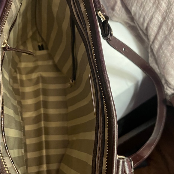 BRAHMIN Elegant Crocodile Embossed Tote Bag - Picture 6 of 7